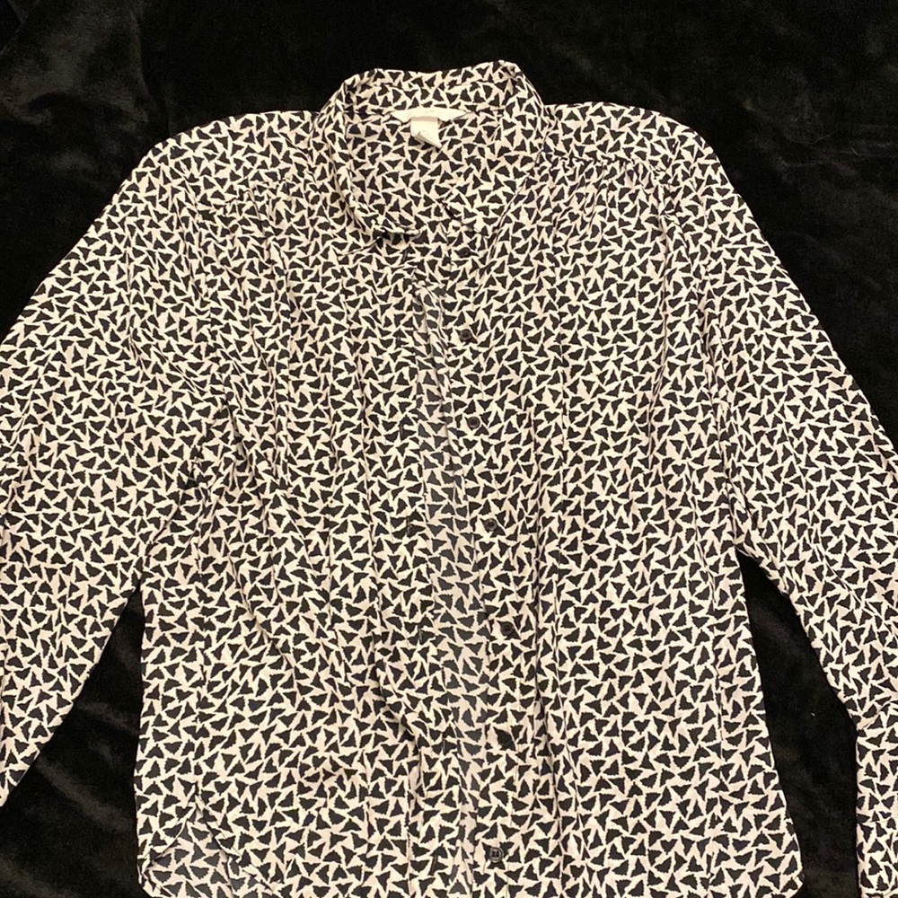 Black and white patterned button down blouse H&M